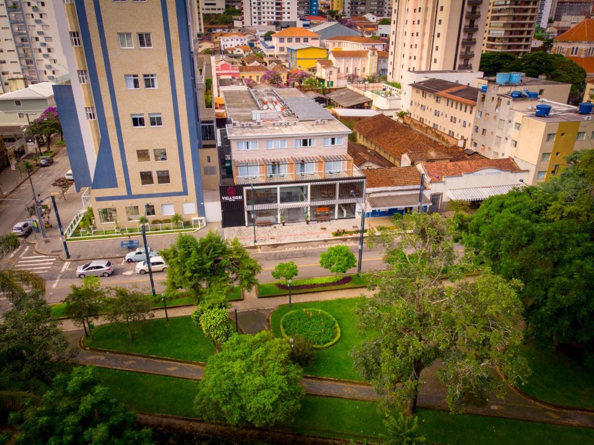 Hotel Villa Fiori Poços de Caldas Buitenkant foto